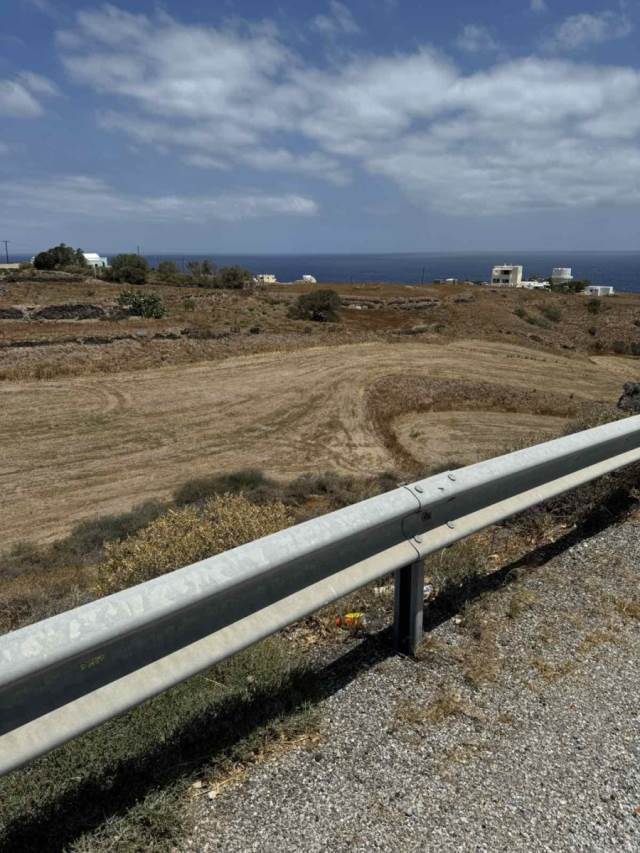 (For Sale) Land Agricultural Land  || Cyclades/Santorini-Thira - 8.255 Sq.m, 530.000€ 
